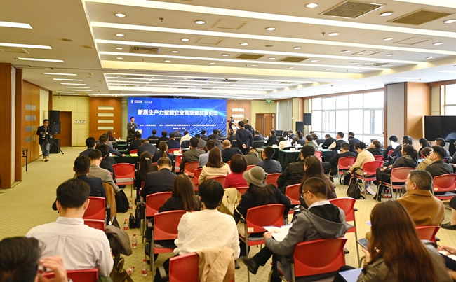 中國(guó)有研黨委書(shū)記、董事長(zhǎng)趙曉晨出席2024中關(guān)村論壇系列活動(dòng)并發(fā)表主題演講