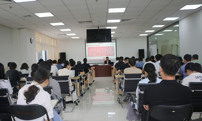 中國有研副總經(jīng)理黃倬講授黨紀(jì)學(xué)習(xí)教育專題黨課