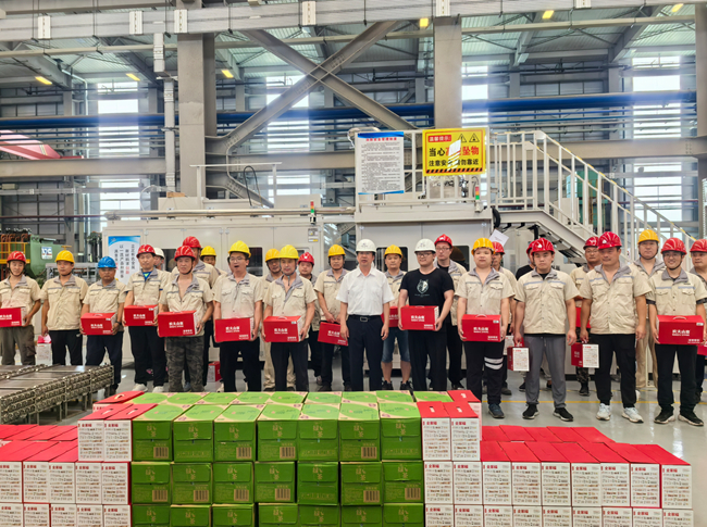 中國有研工會組織開展一線送清涼、送安全活動