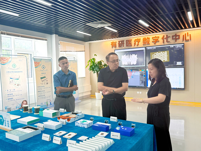 中國有研黨委委員、紀委書記唐學智到有研醫(yī)療調(diào)研